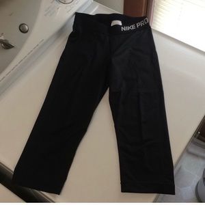 Nike pro capris